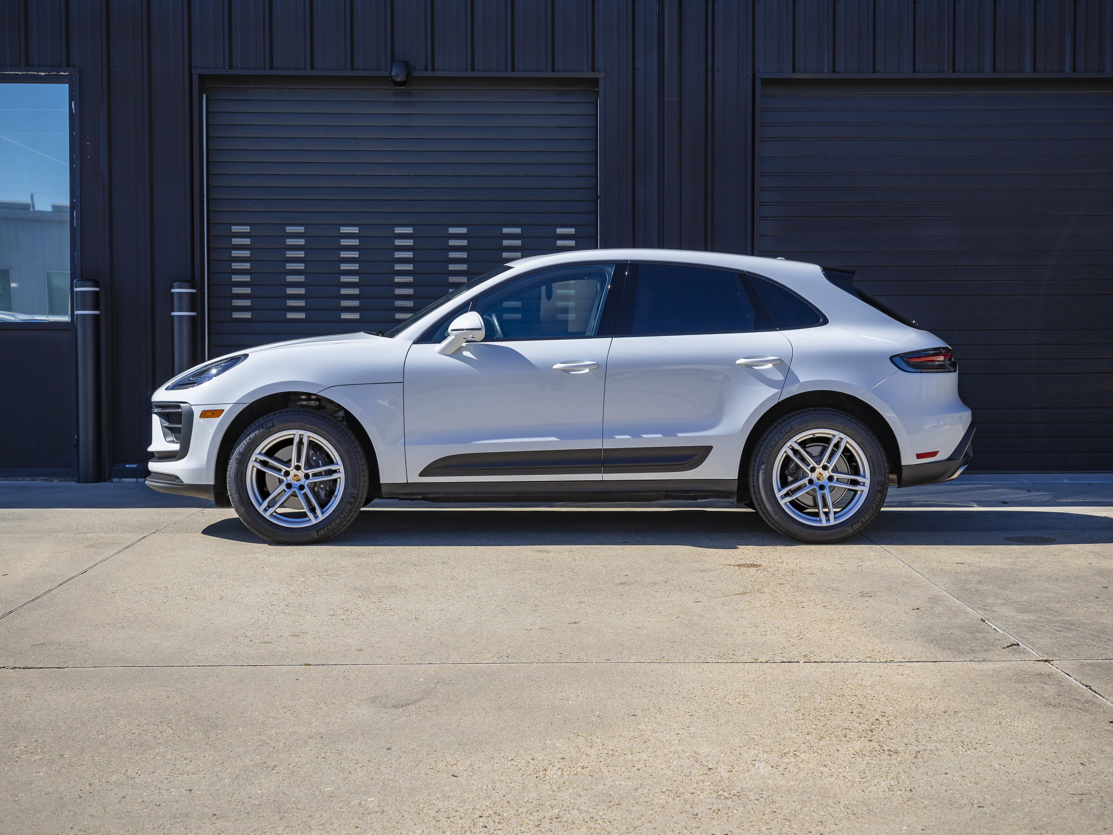 Certified 2025 Porsche Macan image 8