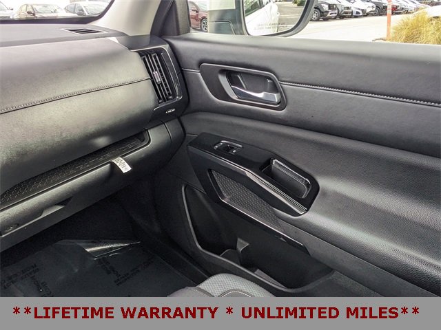 Used 2022 Nissan Pathfinder SV image 18