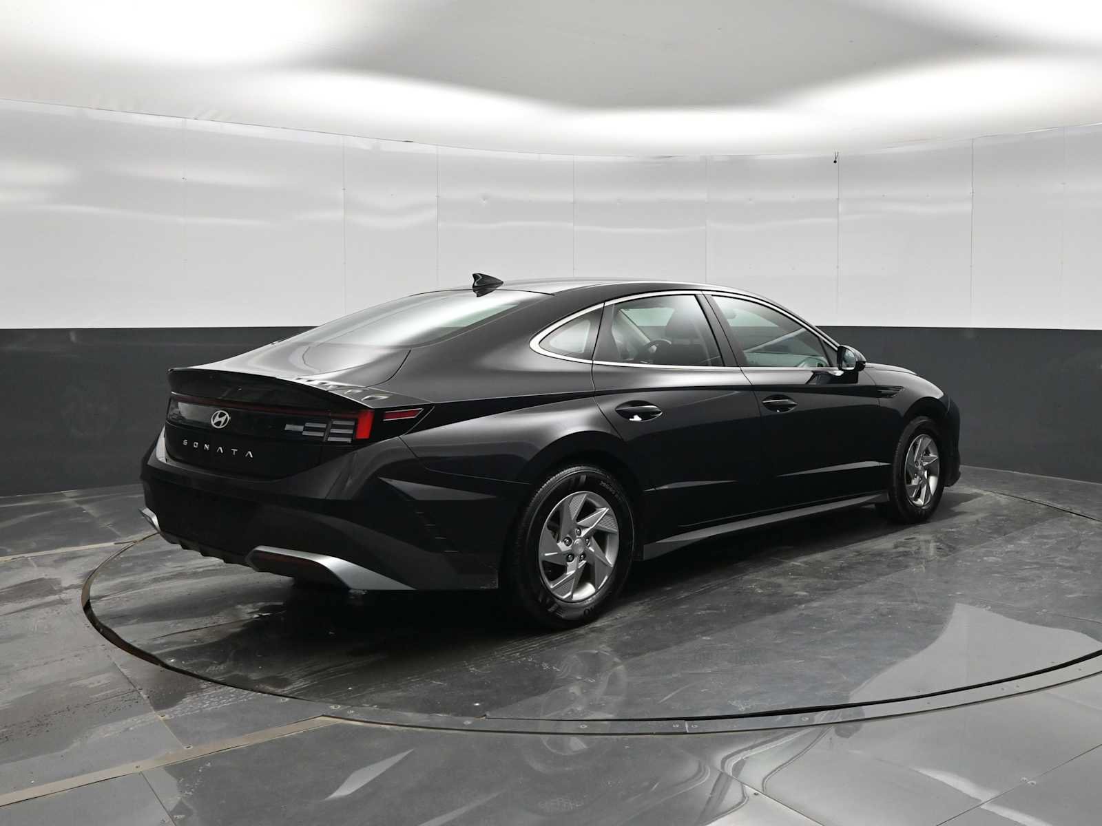 Used 2025 Hyundai Sonata SE FWD image 7
