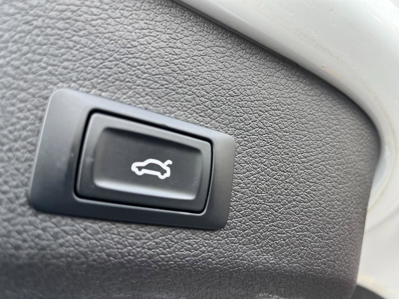 Used 2015 Audi Q7 TDI Prestige w/ Prestige Package image 19