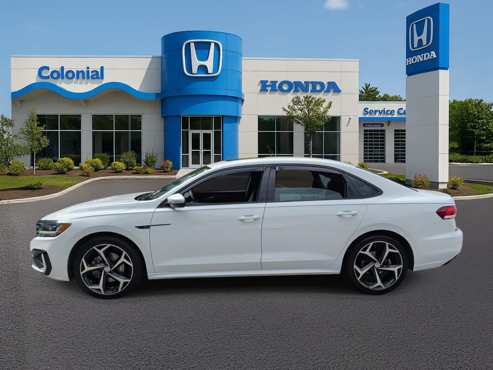 Used 2021 Volkswagen Passat 2.0T R-Line w/ Luggage Net & Mats Package FWD image 3