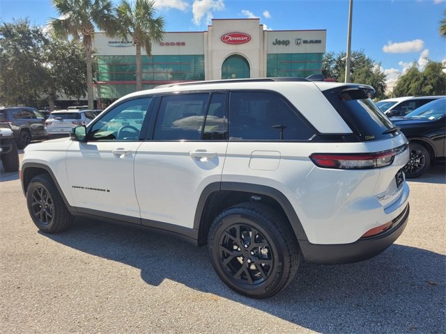 New 2025 Jeep Grand Cherokee Altitude image 11