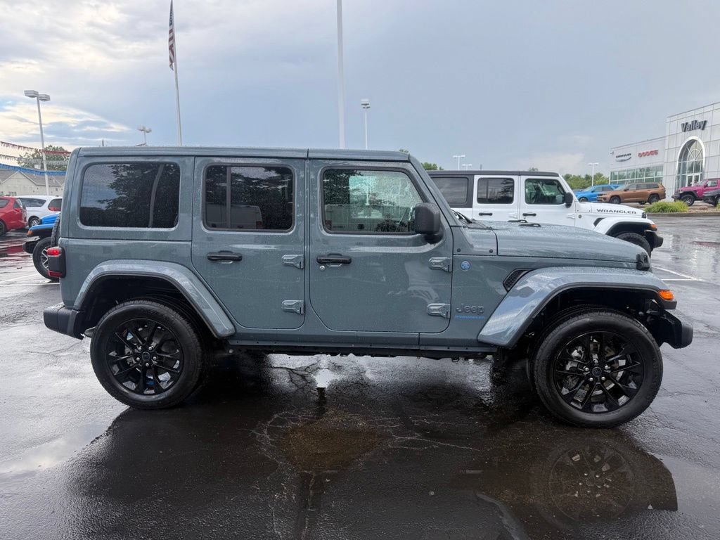 Used 2025 Jeep Wrangler Unlimited Sahara w/ Safety Group AWD/4WD image 2