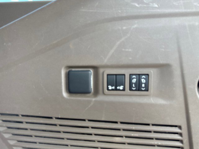 Used 2021 GMC Yukon XL Denali w/ Denali Premium Package image 20