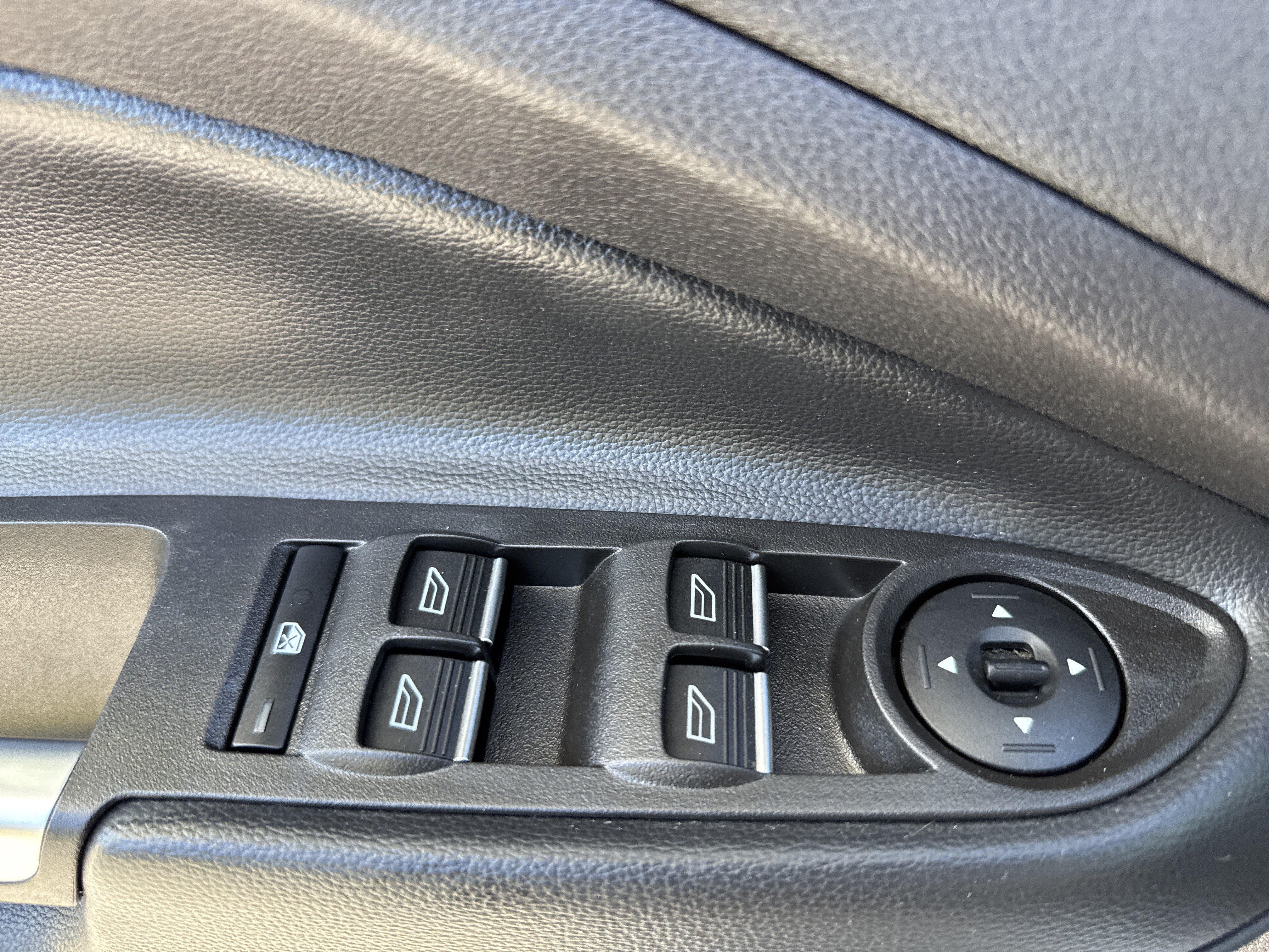Used 2019 Ford Escape SEL FWD image 32