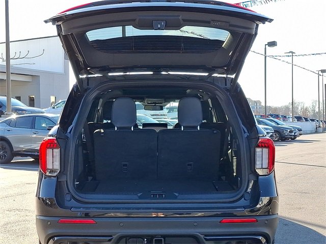 Used 2025 Ford Explorer ST image 30