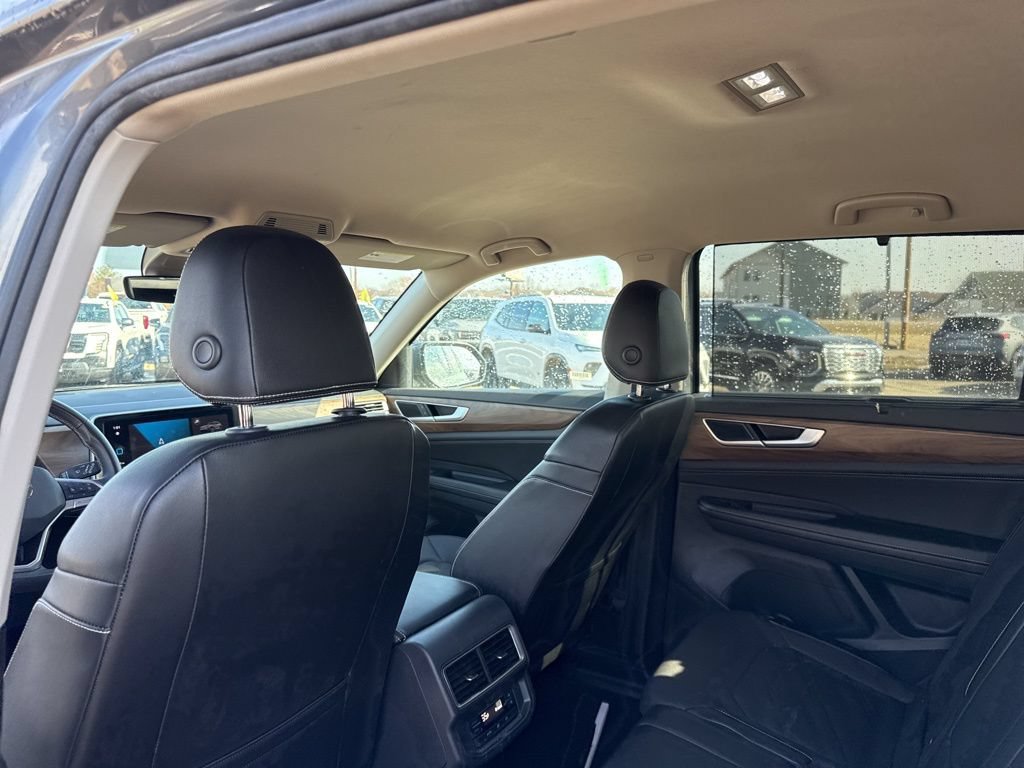 Used 2024 Volkswagen Atlas SE FWD image 35