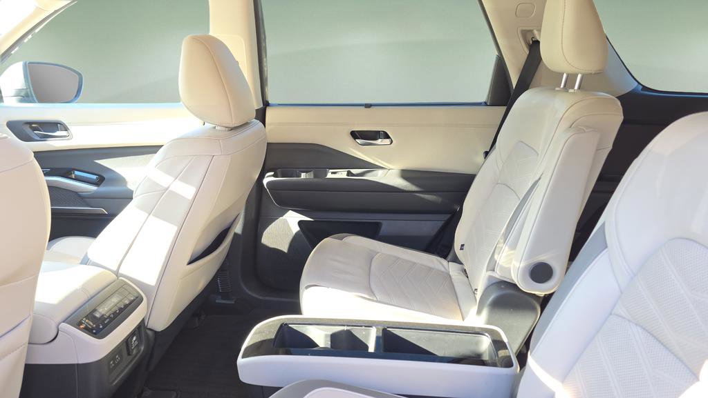 Used 2022 Nissan Pathfinder Platinum w/ Cargo Package image 16