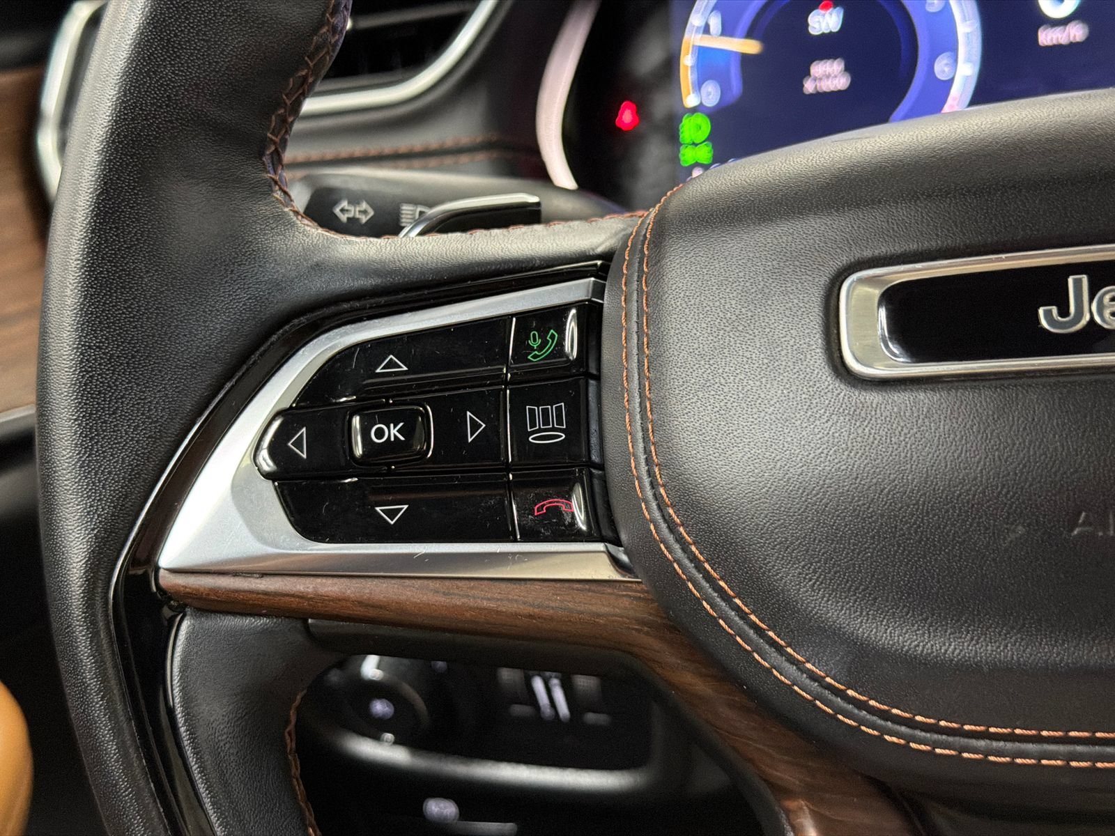 Used 2022 Jeep Grand Cherokee Summit AWD/4WD image 23
