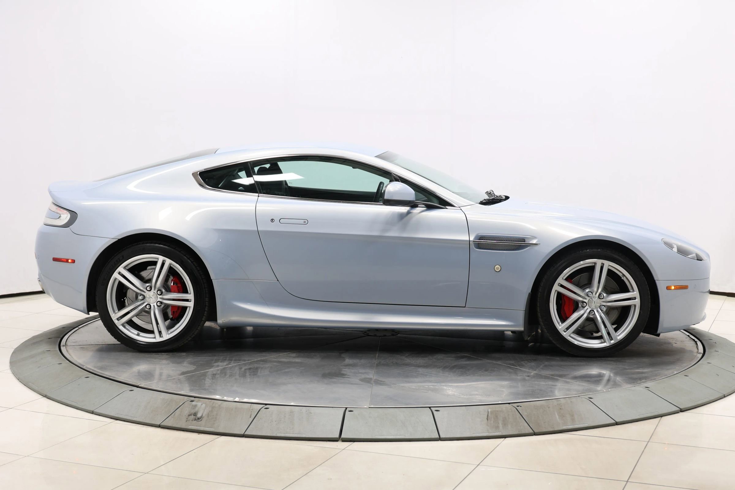 Used 2011 Aston Martin V8 Vantage Coupe image 51