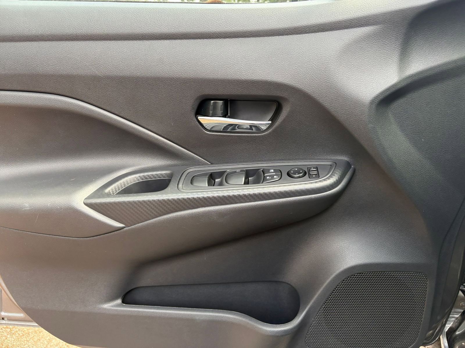 Used 2025 Nissan Versa SV FWD image 17