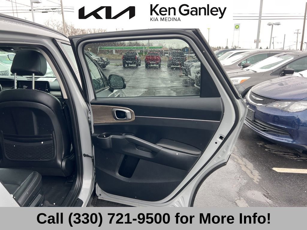Certified 2022 Kia Sorento EX w/ Panoramic Sunroof Package image 56