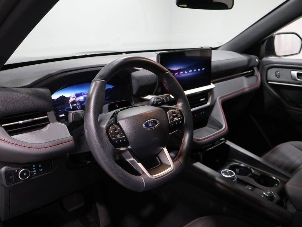 Used 2025 Ford Explorer ST-Line w/ ST-Line Street Pack image 14