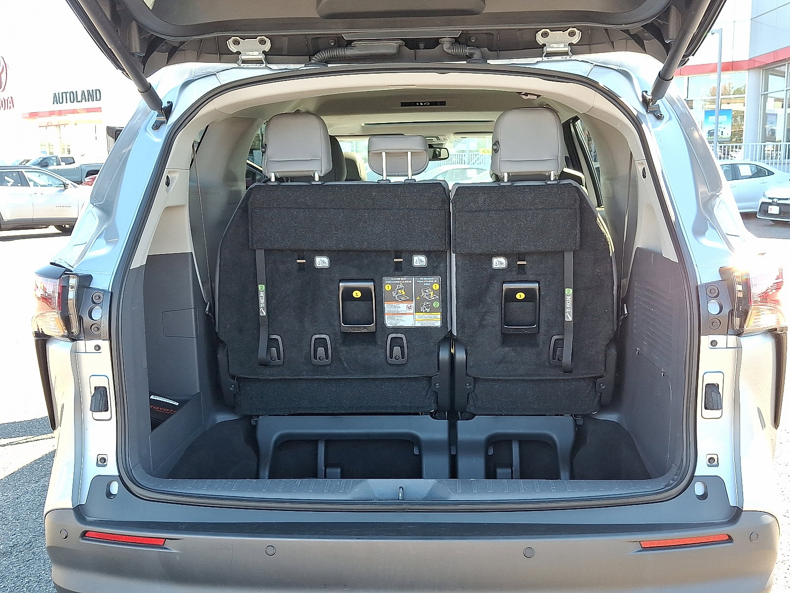Certified 2024 Toyota Sienna XLE image 28