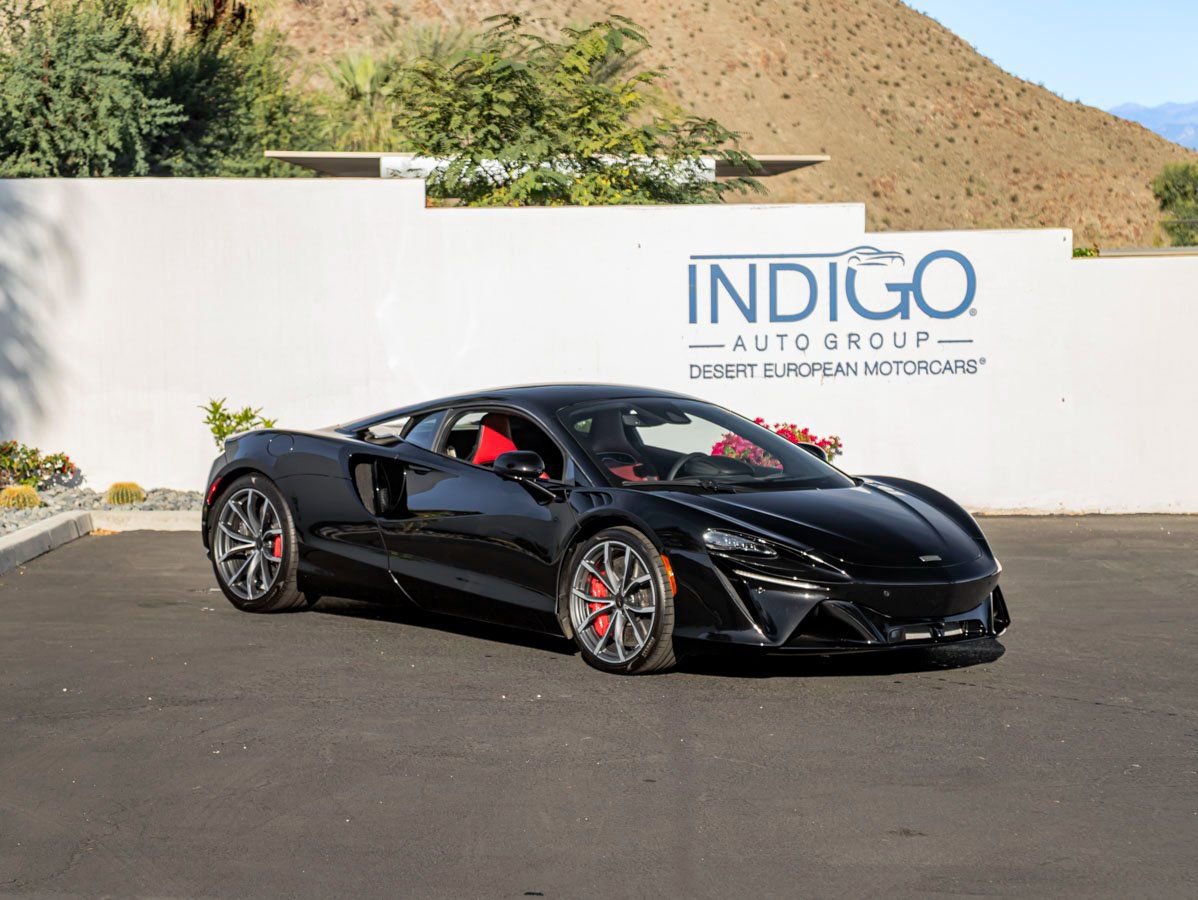 Used 2025 McLaren Artura image 4