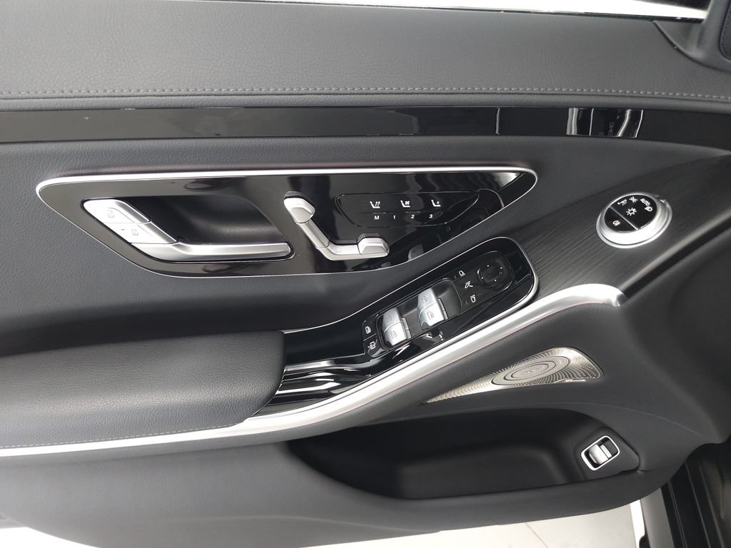 Used 2024 Mercedes-Benz S 500 4MATIC w/ AMG Line image 6