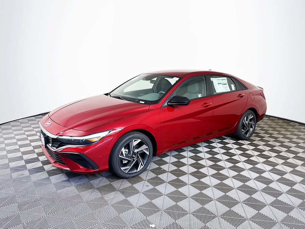 New 2025 Hyundai Elantra SEL FWD image 2