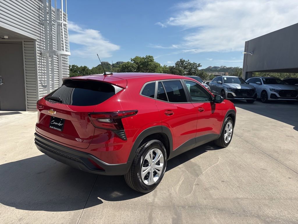 Used 2026 Chevrolet Trax LS FWD image 6