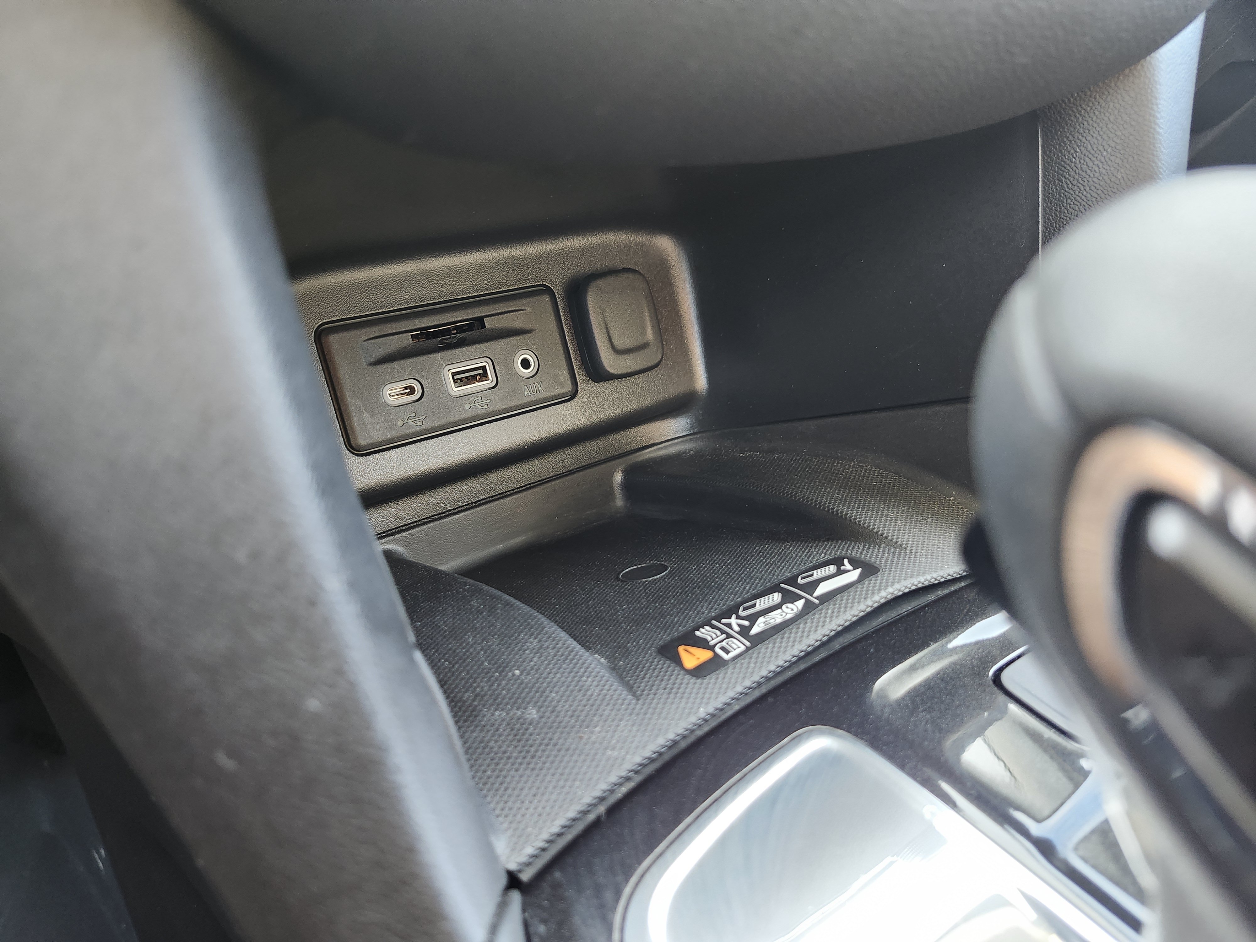 Used 2023 Chevrolet Equinox Premier FWD image 9