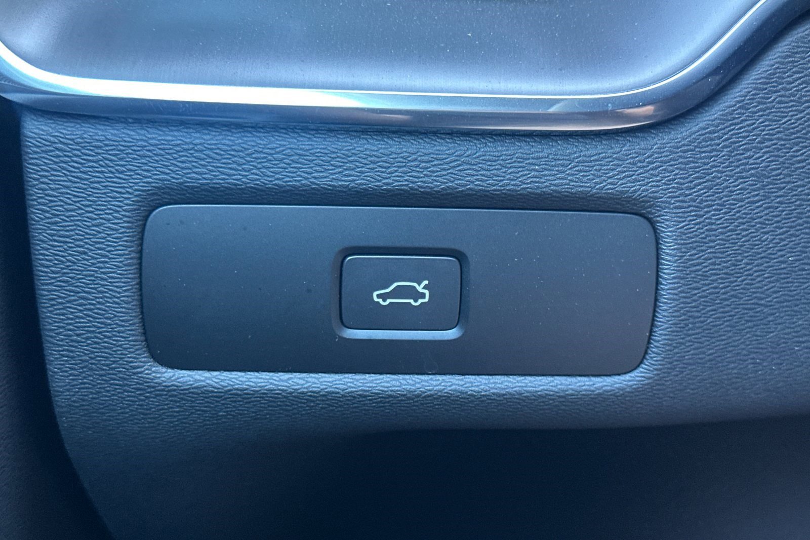 Used 2025 Volvo XC60 B5 Core image 36