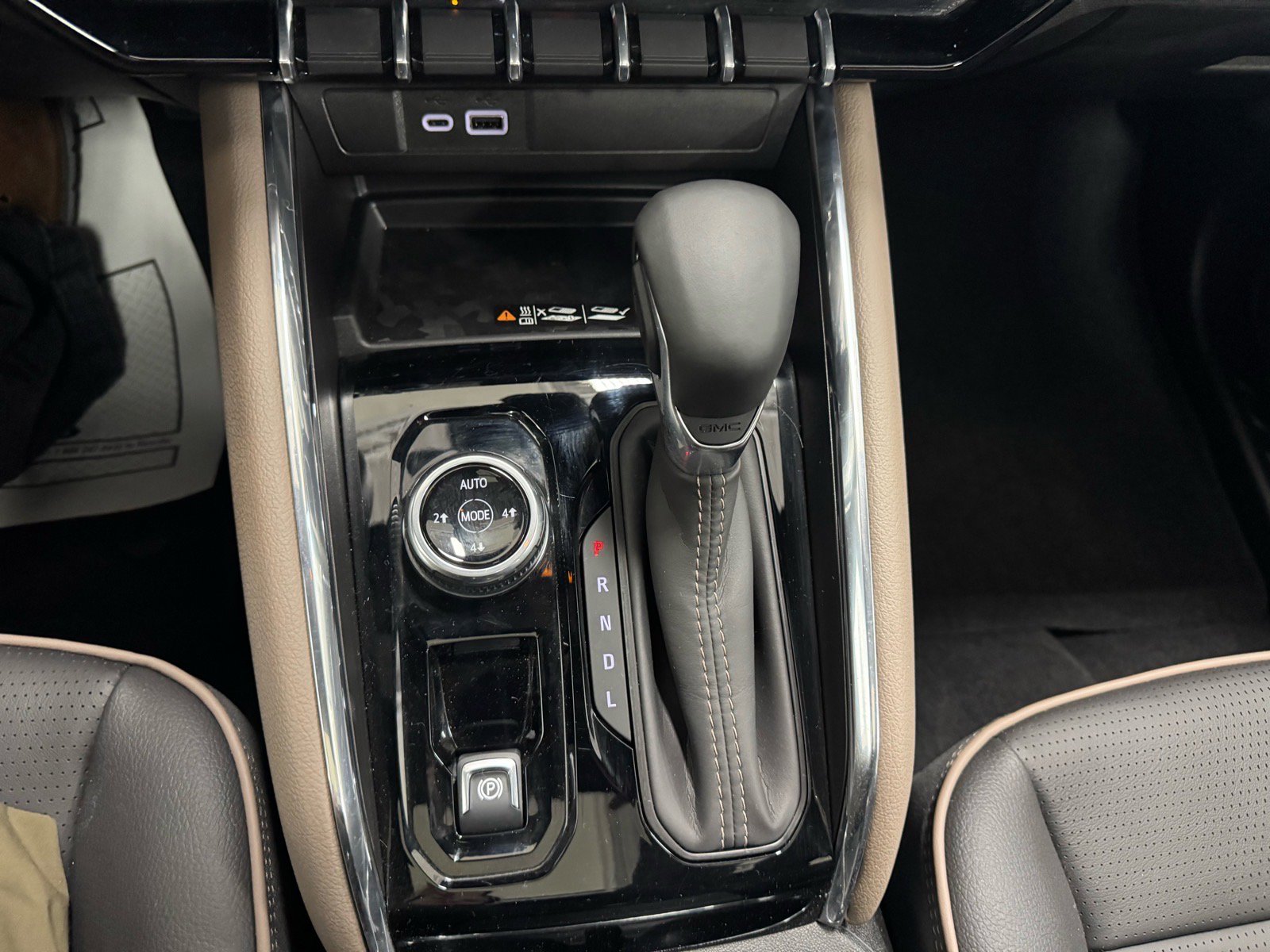 Used 2025 GMC Canyon Denali image 23