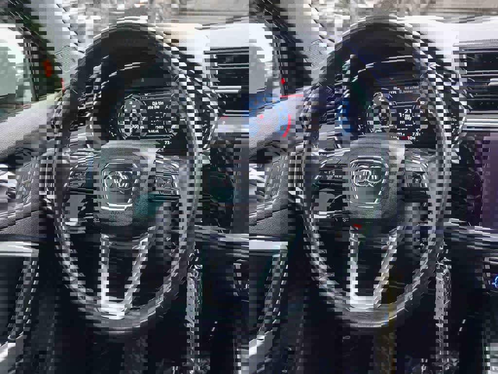 Used 2020 Audi Q3 2.0T Premium image 13