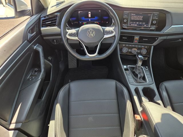 Certified 2023 Volkswagen Jetta SE w/ Panoramic Sunroof Package FWD image 15