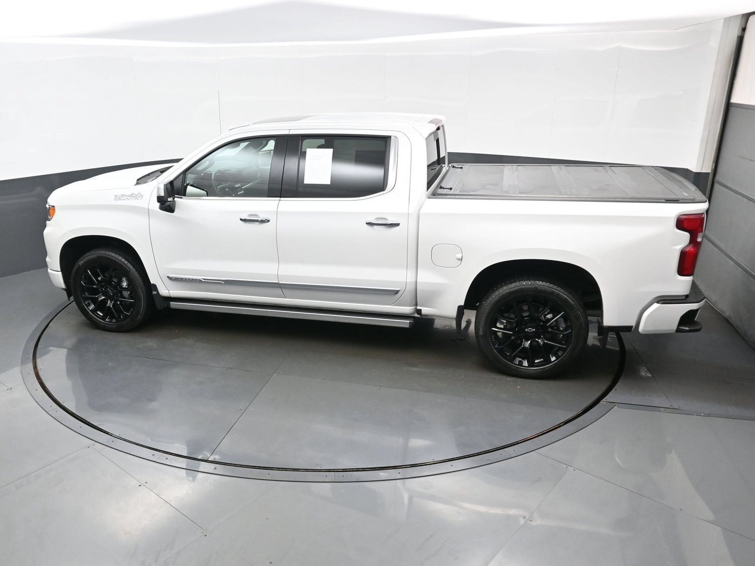 Used 2025 Chevrolet Silverado 1500 High Country AWD/4WD image 40
