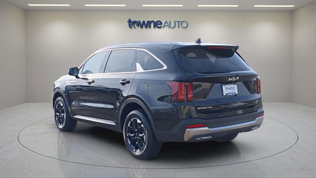 Used 2025 Kia Sorento S image 3