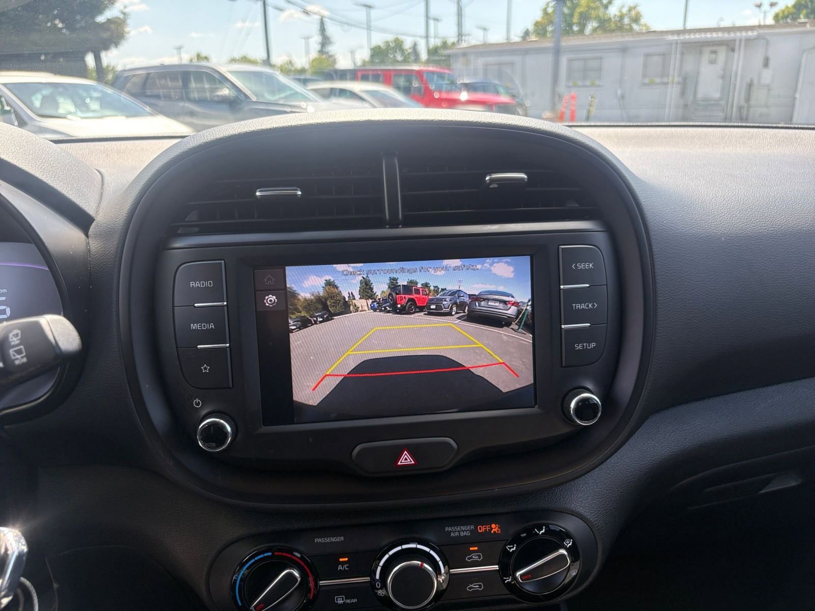 Used 2025 Kia Soul LX w/ LX Technology Package FWD image 22