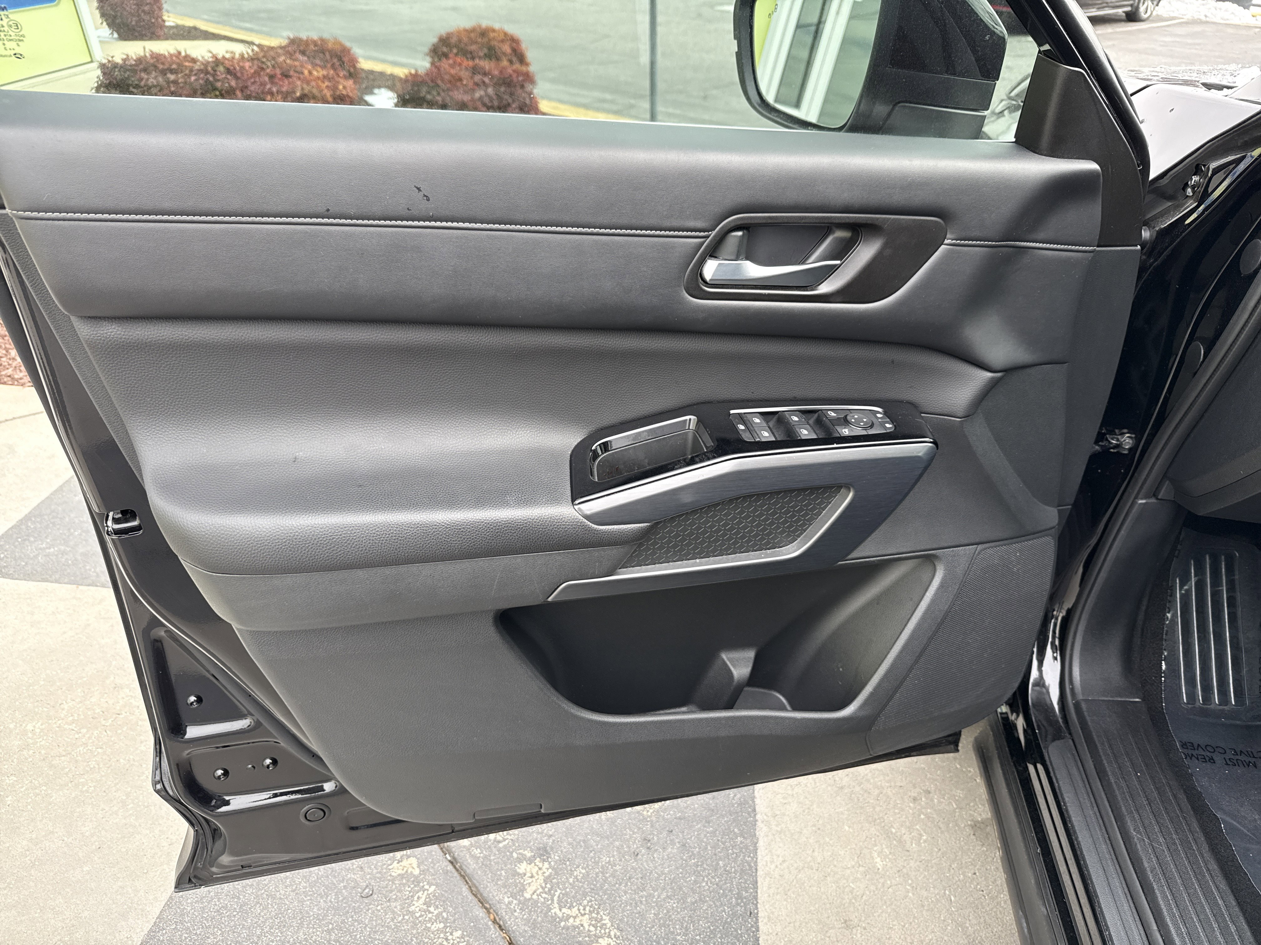 Used 2024 Nissan Pathfinder SL image 14