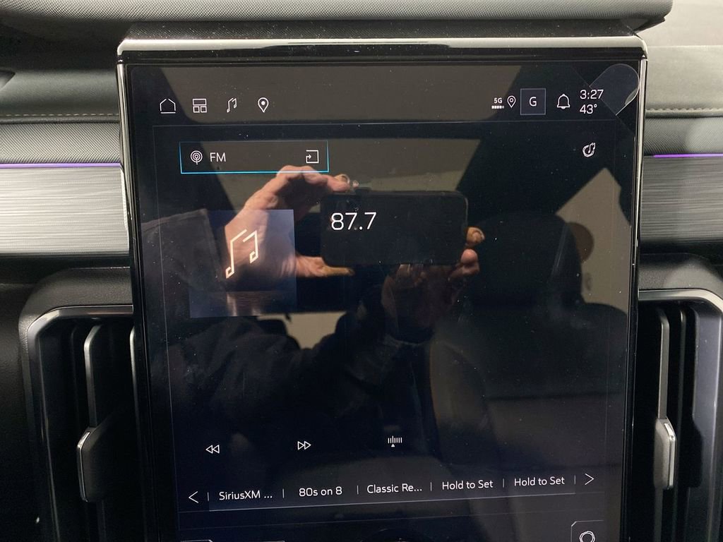 Used 2025 GMC Acadia AT4 w/ Luxury Package image 16