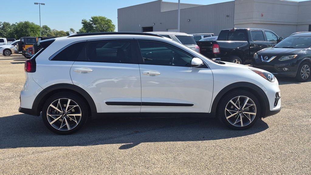 Used 2022 Kia Niro Touring Special Edition FWD image 2