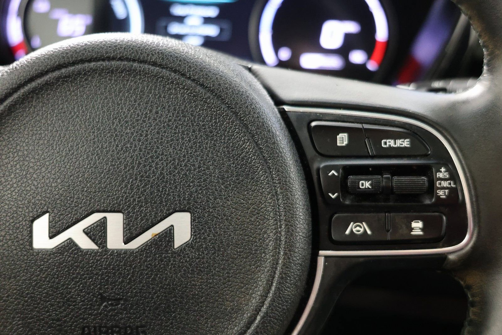 Used 2022 Kia Niro EX Premium w/ Cold Weather Package image 29