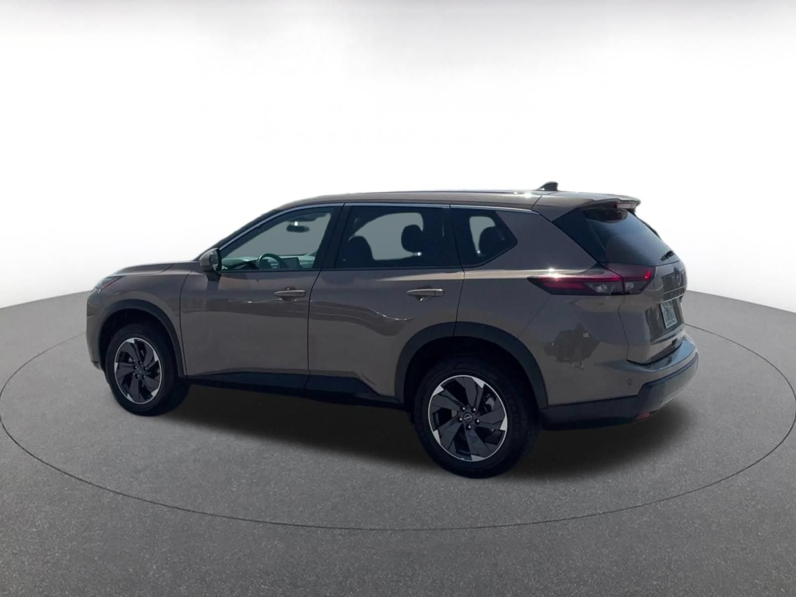 Used 2025 Nissan Rogue SV FWD image 9