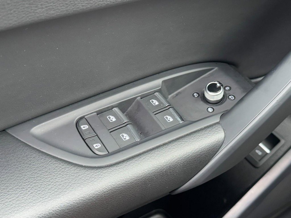 Used 2023 Audi Q5 2.0T Premium w/ Convenience Package image 21