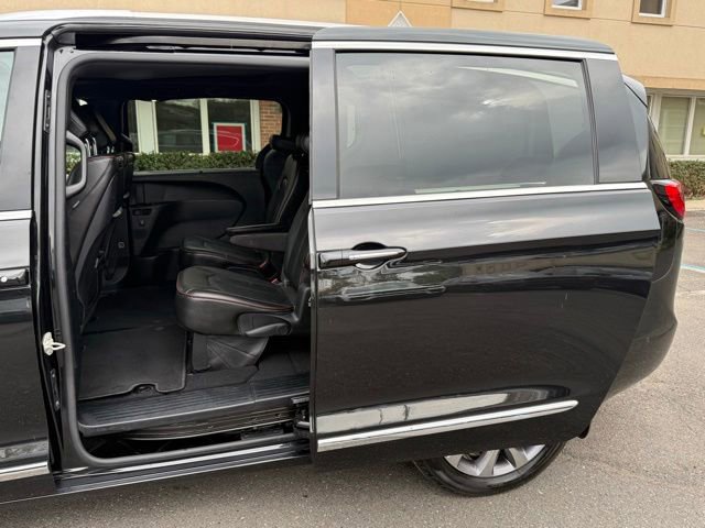 Used 2020 Chrysler Pacifica Limited FWD image 26