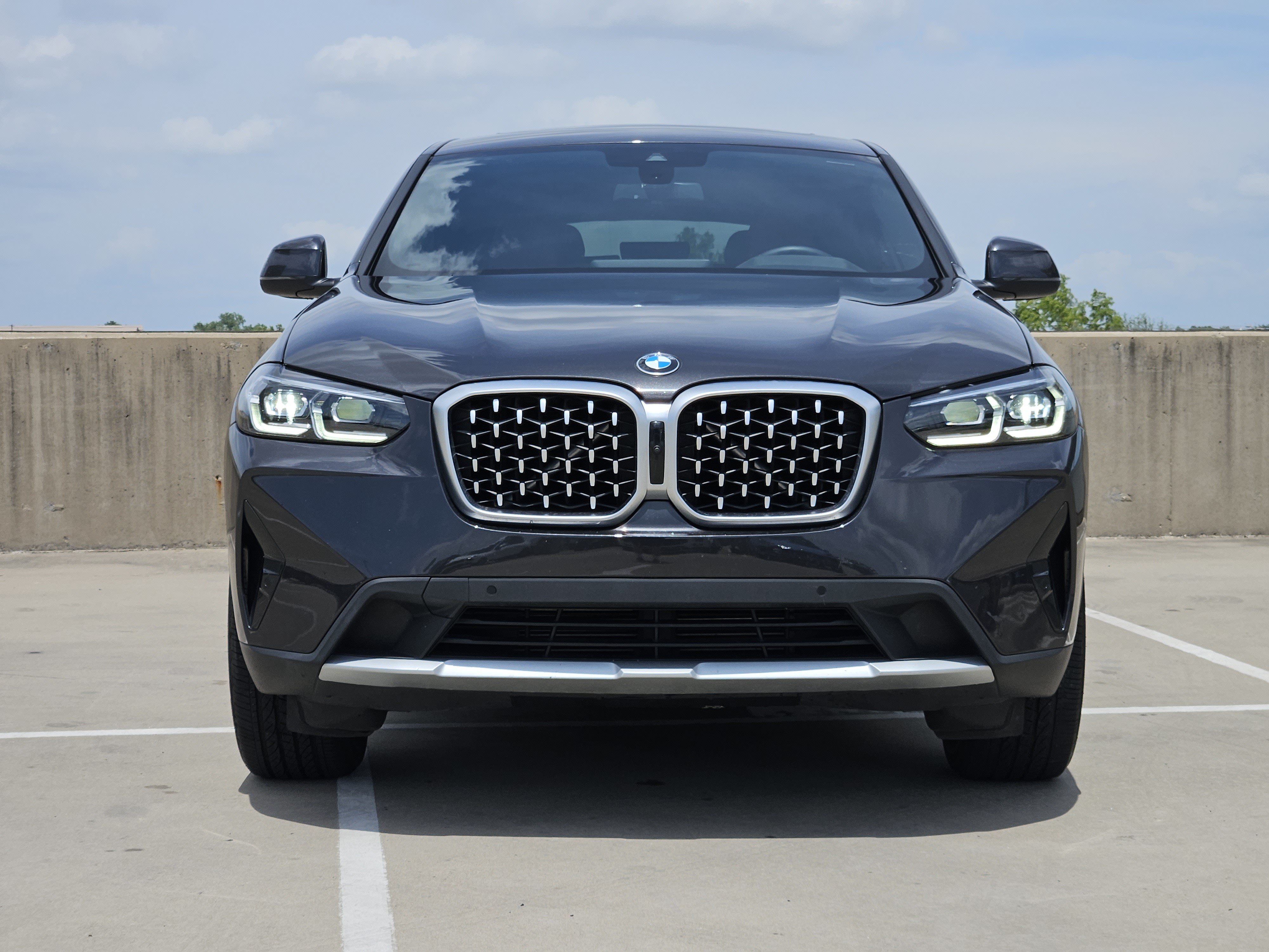 Used 2024 BMW X4 xDrive30i w/ Parking Assistance Package AWD/4WD image 11