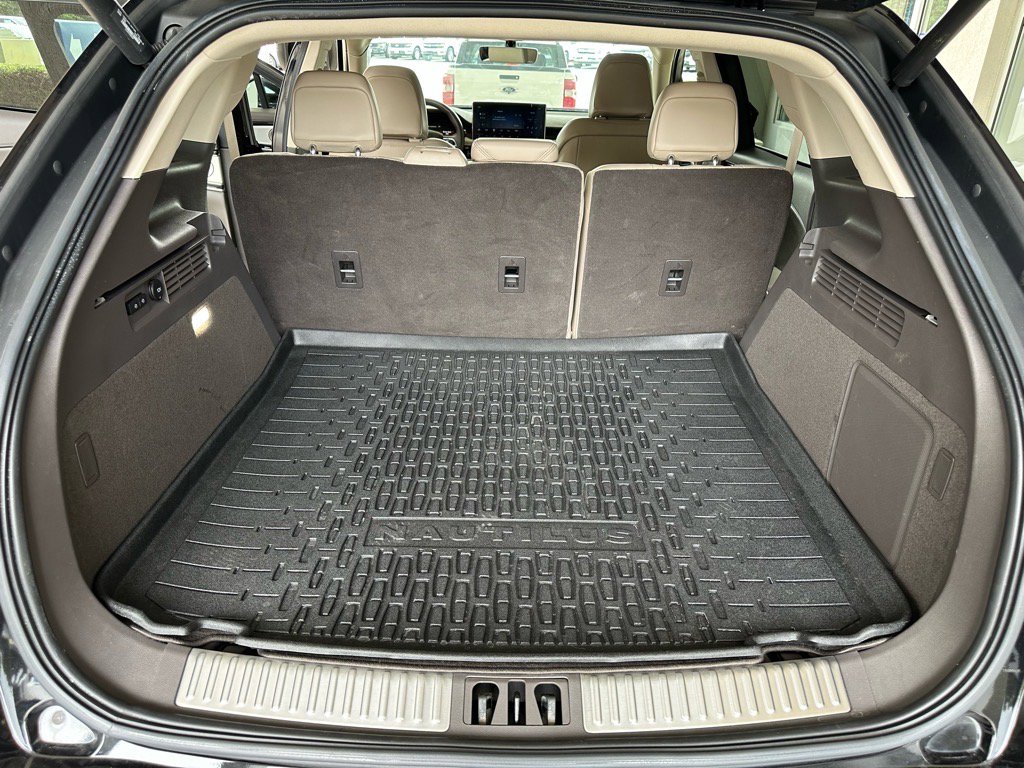 Used 2022 Lincoln Nautilus Reserve w/ Equipment Group 202A image 28