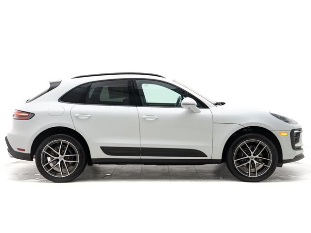 Certified 2026 Porsche Macan AWD/4WD image 35