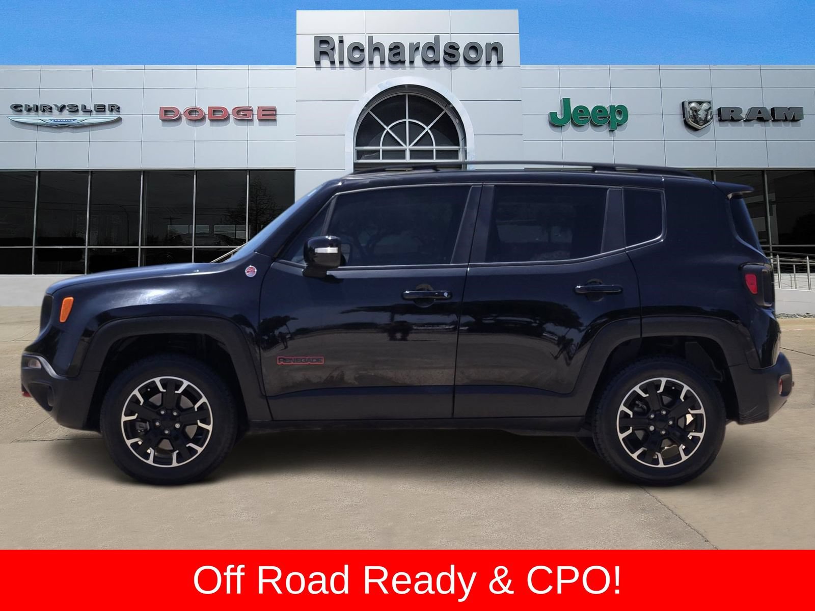 Used 2023 Jeep Renegade Trailhawk AWD/4WD image 3