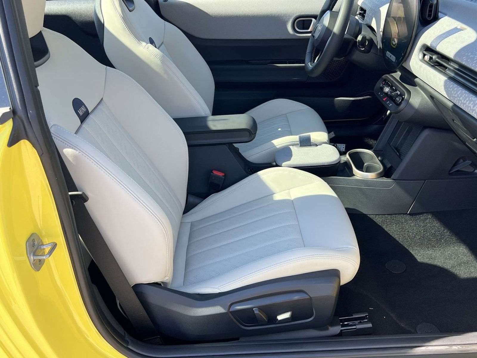 Certified 2025 MINI Cooper S image 26