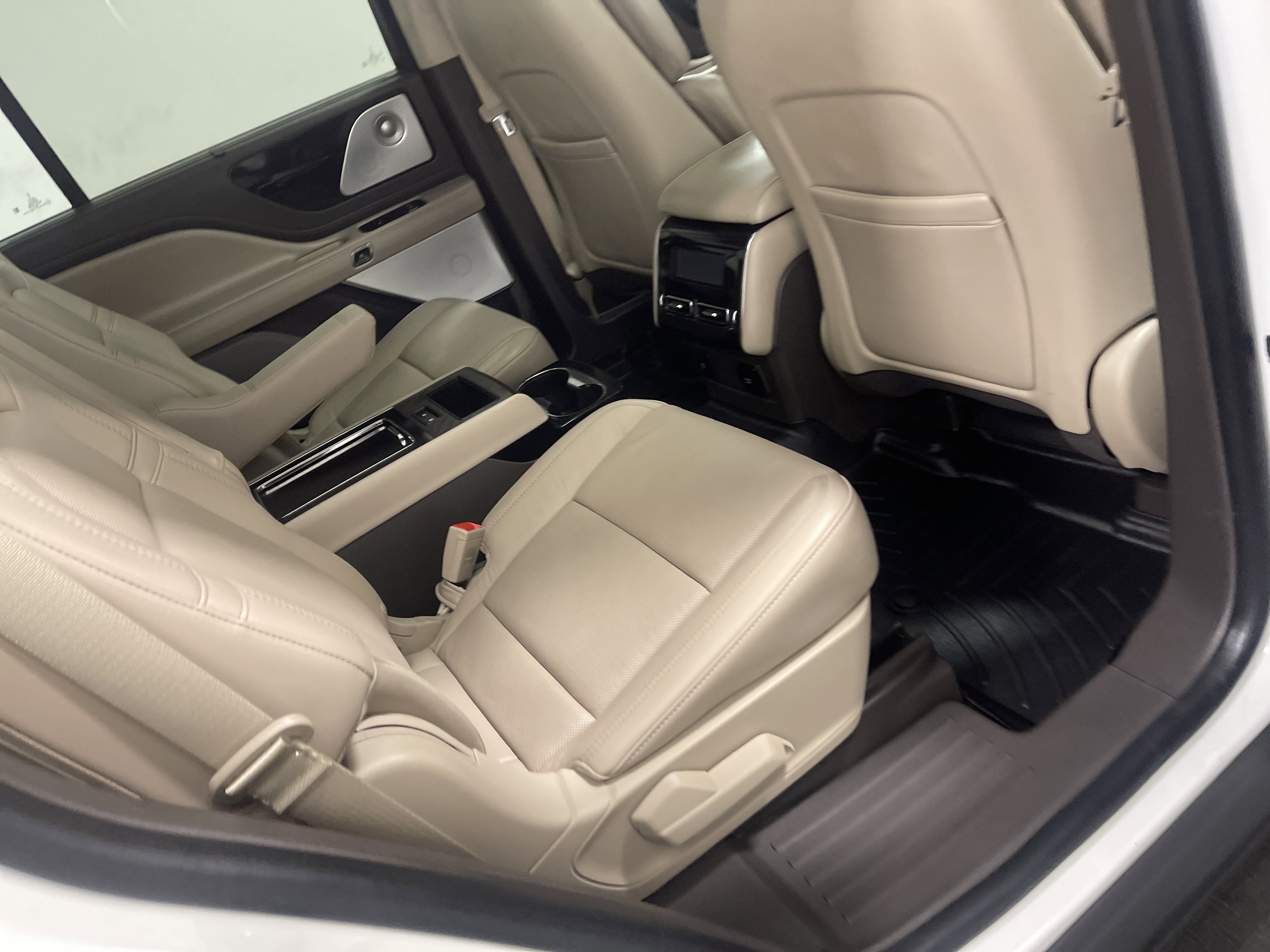 Used 2022 Lincoln Aviator Reserve w/ Equipment Group 201A image 22