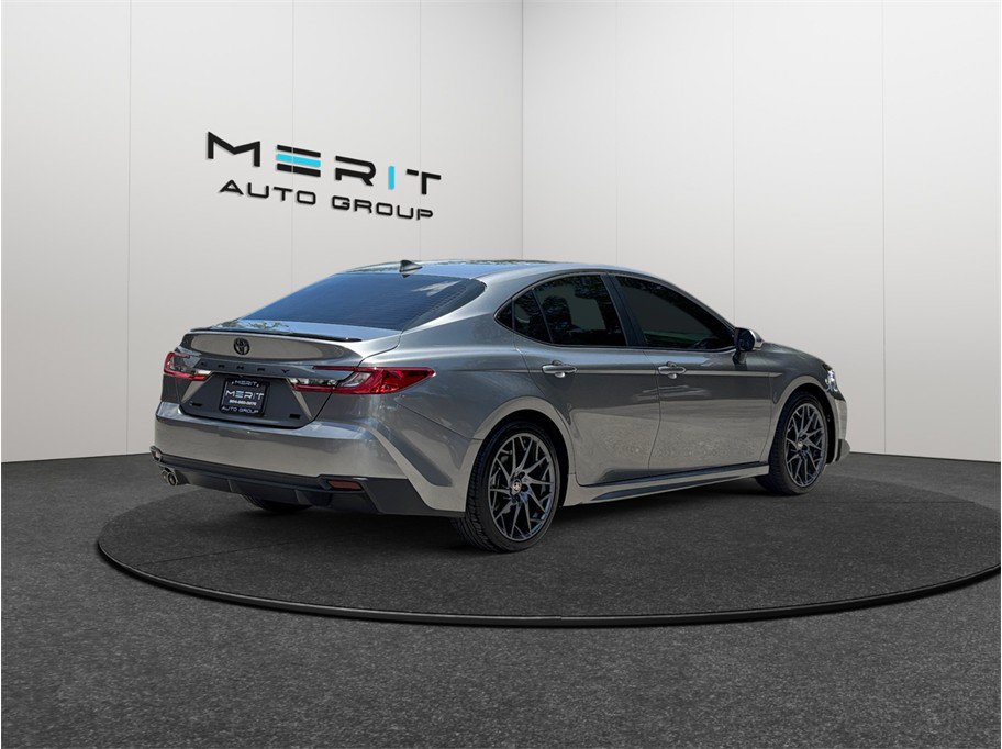 Used 2025 Toyota Camry SE FWD image 9