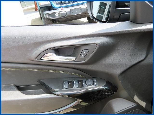 Used 2025 Chevrolet Trax LT FWD image 12