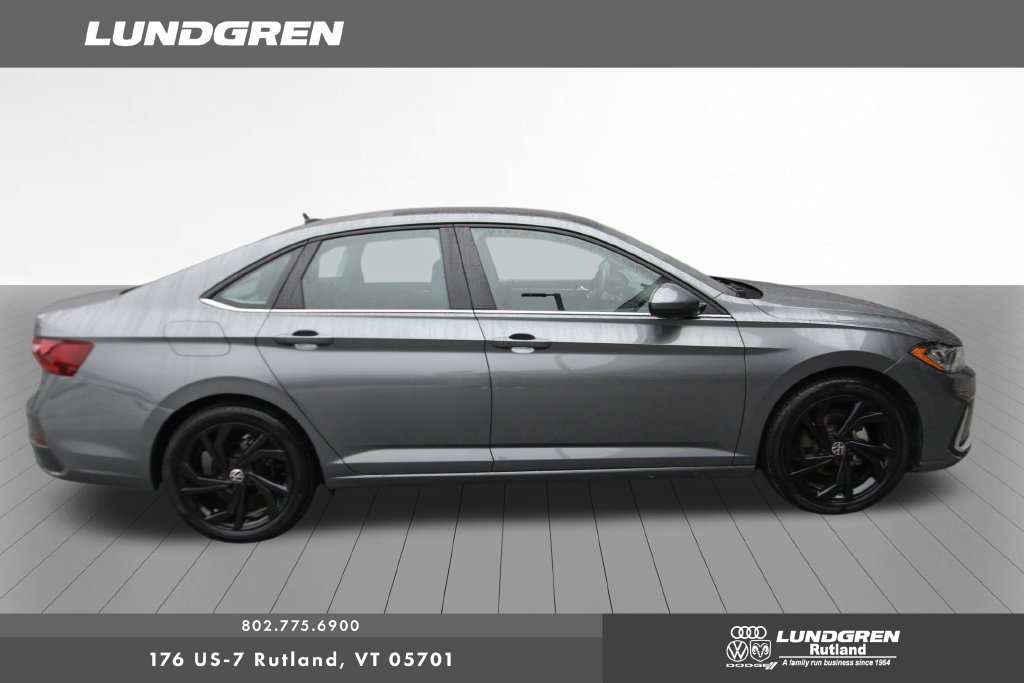 Used 2025 Volkswagen Jetta SE FWD image 34