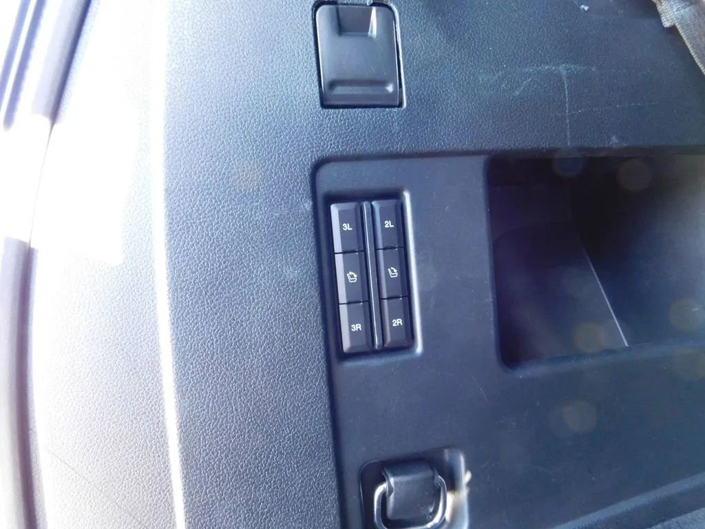 Used 2021 Ford Expedition Limited image 8