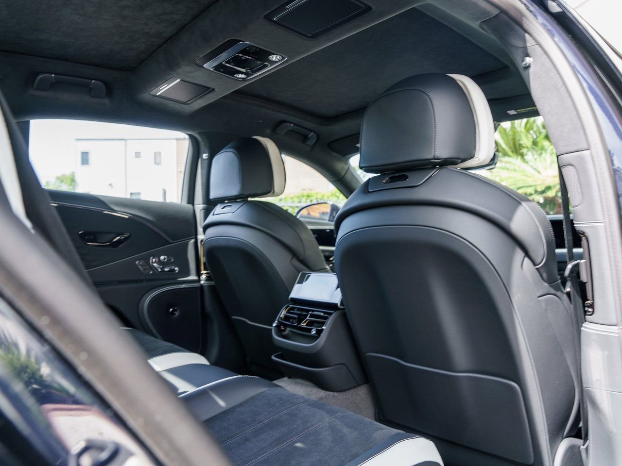 Used 2025 Bentley Flying Spur Plug-In Hybrid image 20