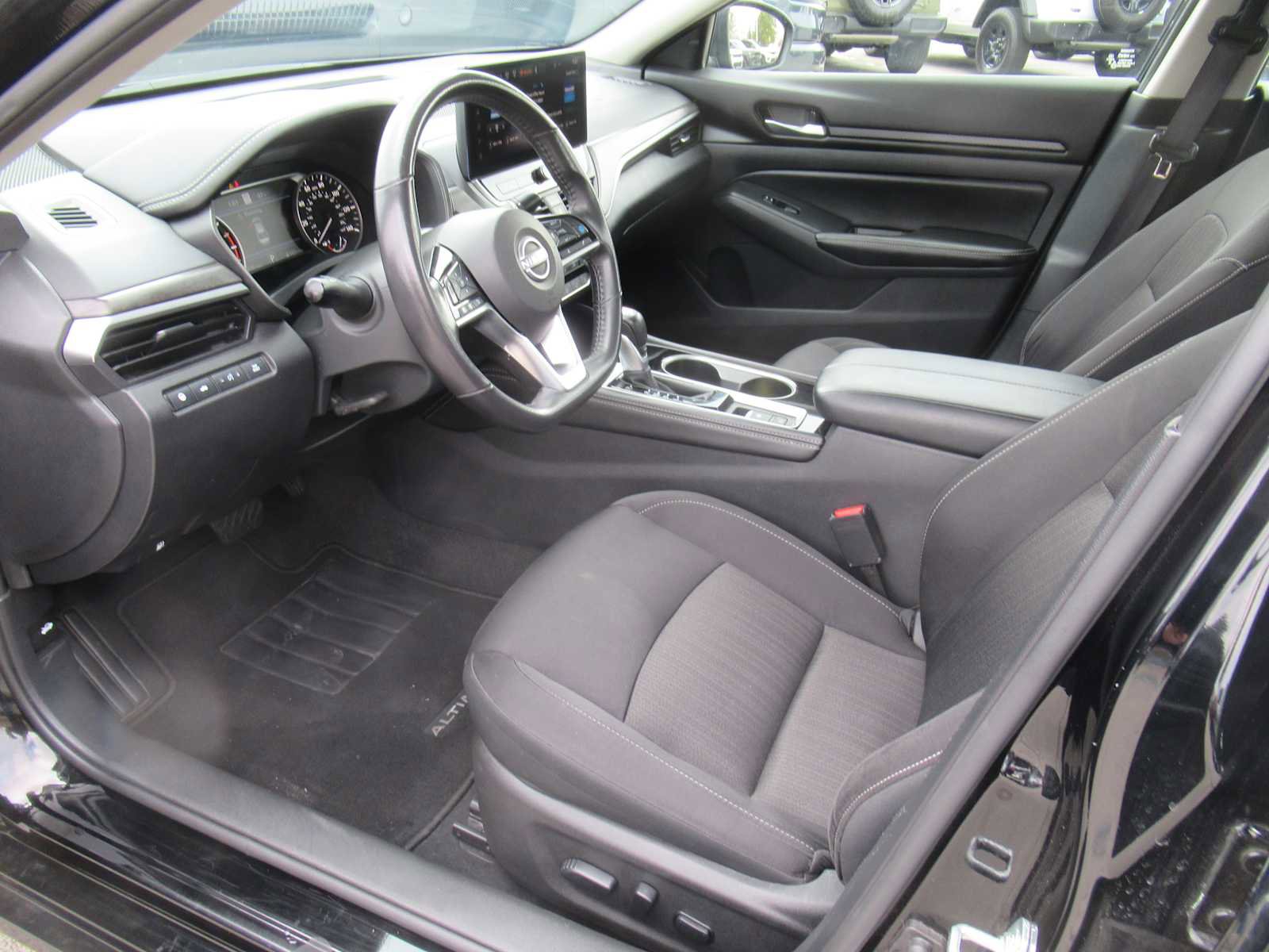 Used 2024 Nissan Altima 2.5 SV w/ SV Premium Package image 19