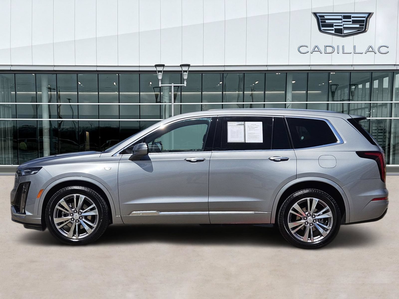Certified 2025 Cadillac XT6 Premium Luxury FWD image 3